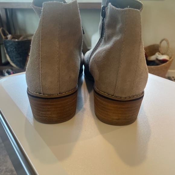 Blondo Waterproof Suede Booties - Picture 3 of 5